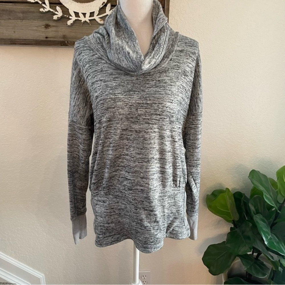 Athleta Gray batwing & Robin cowl sweatshirt size M